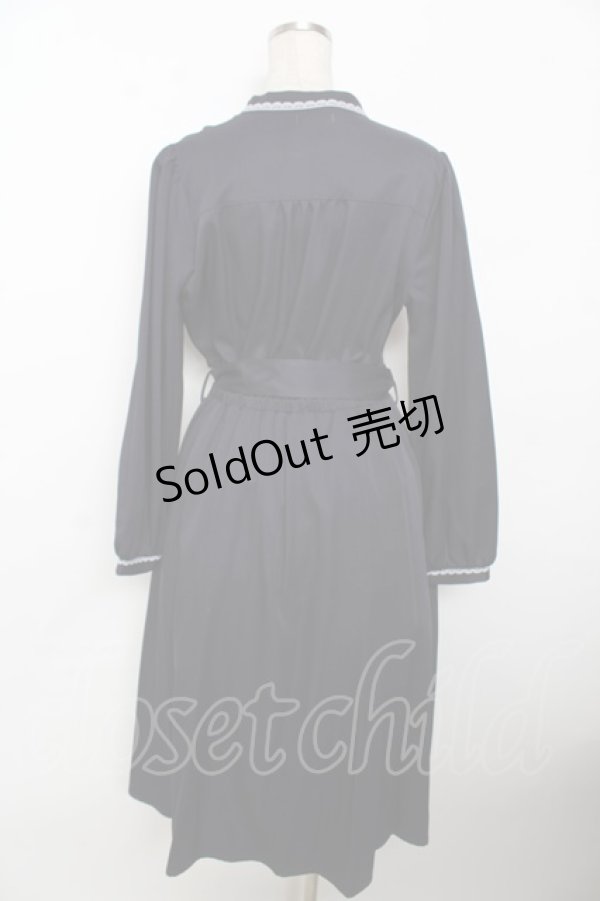 画像2: axes femme / 裾刺繍ナポレオン風ワンピース F 紺 Y-25-10-03-107-AX-OP-SZ-ZI (2)