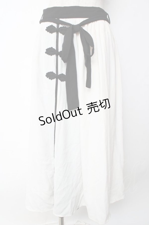 画像1: axes femme / チャイナボタンバイカラースカート  白 Y-25-10-03-156-AX-OP-SZ-ZI (1)