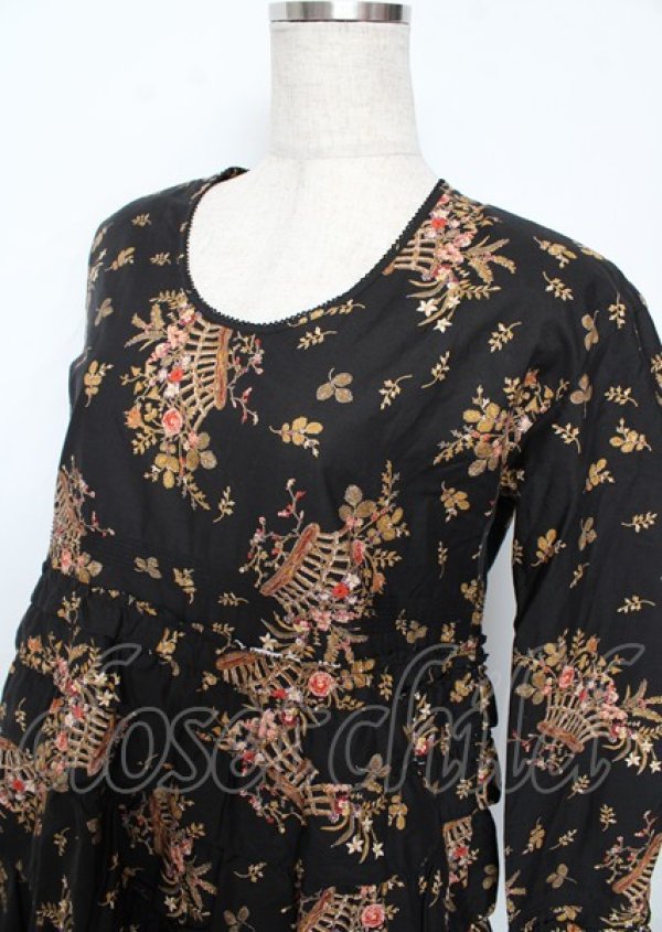 画像3: WONDERFUL WORLD / 籠ブーケ柄ワンピース F 黒 Y-25-10-06-095-LO-OP-SZ-ZY (3)