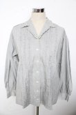 画像1: INGEBORG / ピンストライプフリルブラウス F グレー Y-25-10-10-113-LO-BL-SZ-ZY (1)