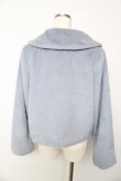 画像2: axes femme POETIQUE / リボン金具ファーコート  ブルーグレー Y-25-10-13-091-AX-CO-AS-ZI (2)