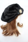 画像4: axes femme / ローズブローチ付きファーベレー 57.5cm 黒 Y-25-10-18-046-AX-AC-SZ-ZY (4)