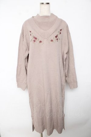 画像: axes femme / 刺繍入りレイヤード風ニットワンピース M ベージュ Y-25-10-18-175-AX-OP-SZ-ZY