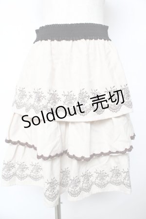画像: axes femme / 刺繍入ティアードスカート M 生成り Y-25-10-18-223-AX-SK-SZ-ZY