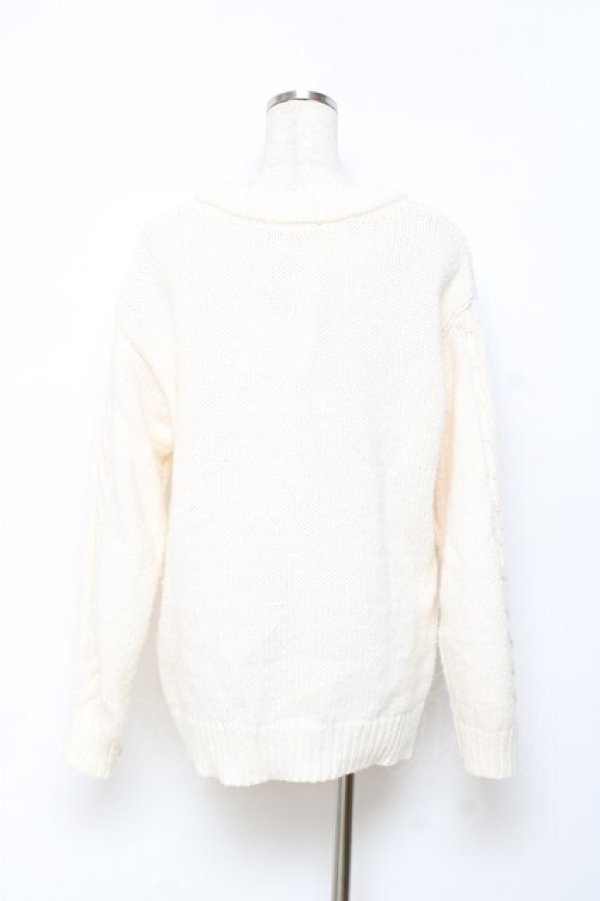 画像2: F i.n.t / エッフェル塔ロゴ刺繍腰丈ケーブルニットカーディガン F オフホワイト Y-25-10-20-040-CA-TO-SZ-ZY (2)
