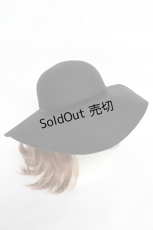 画像4: 【SALE】axes femme / 蝶チャーム付キャペリンハット  黒 Y-25-10-28-049-AX-AC-SZ-ZT-K025 (4)