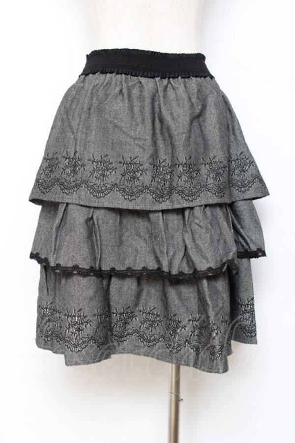 画像2: axes femme / 刺繍入ティアードスカート M クロ Y-25-10-28-143-AX-SK-SZ-ZY (2)