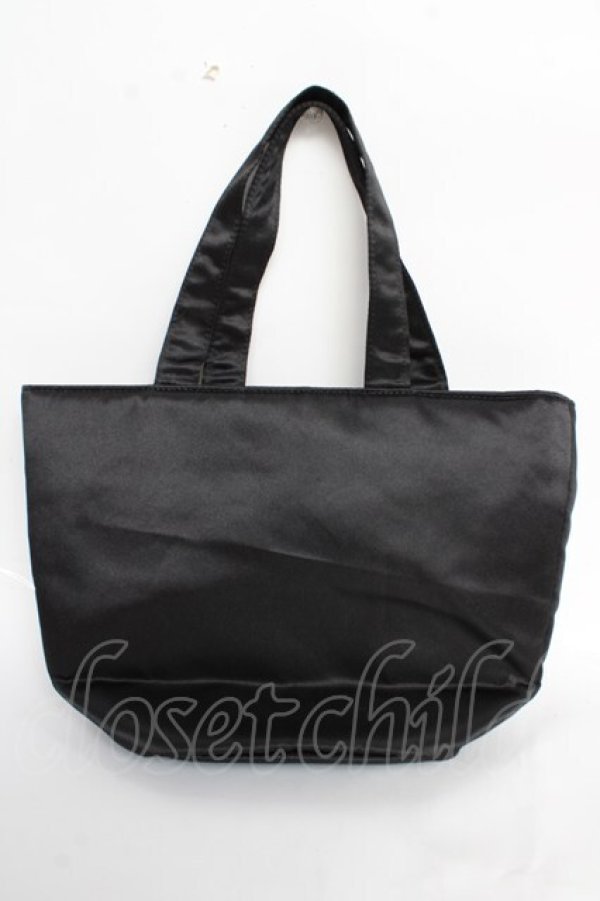 画像2: Maison de FLEUR / チェックリボンサテントートバッグ F ブラック Y-25-10-28-043-LO-BG-SZ-ZY (2)
