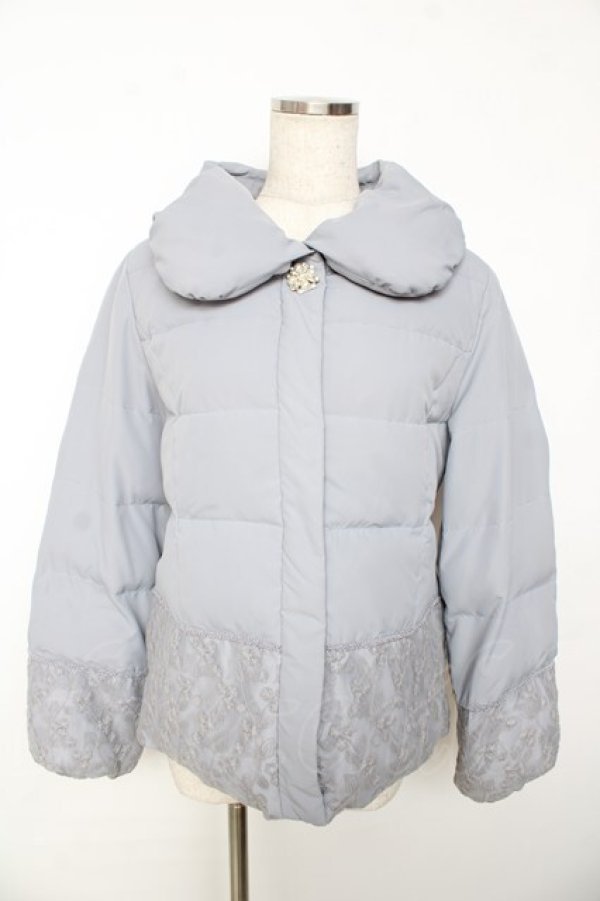 画像1: axes femme / 裾刺繍ダウン  サックス Y-25-11-01-093-AX-CO-SZ-ZY (1)