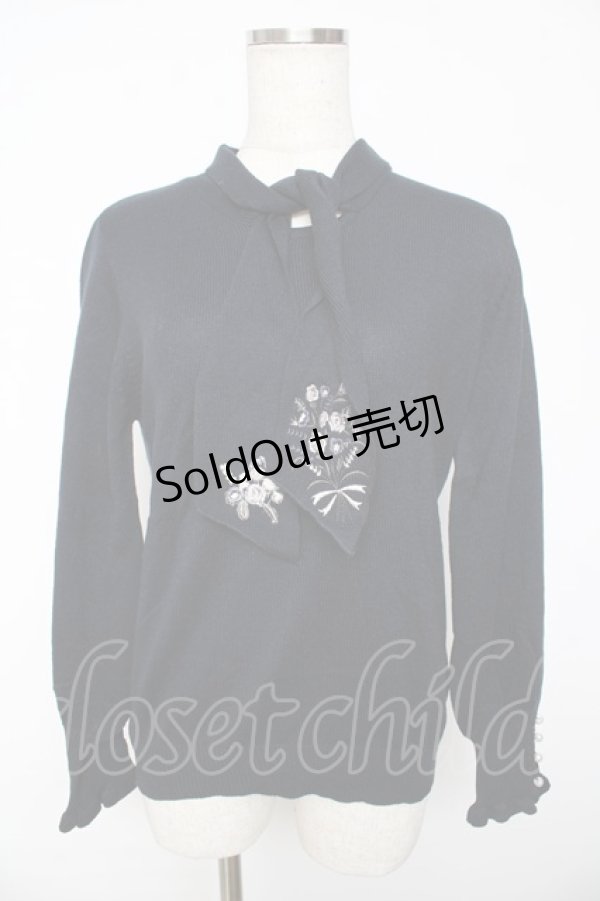 画像1: axes femme / フラワー刺繍ボウタイニット  紺 Y-25-11-01-048-AX-TO-AS-ZY (1)