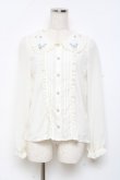 画像1: axes femme POETIQUE / 襟花刺繍ブラウス M 生成り Y-25-11-05-052-AX-BL-SZ-ZY (1)