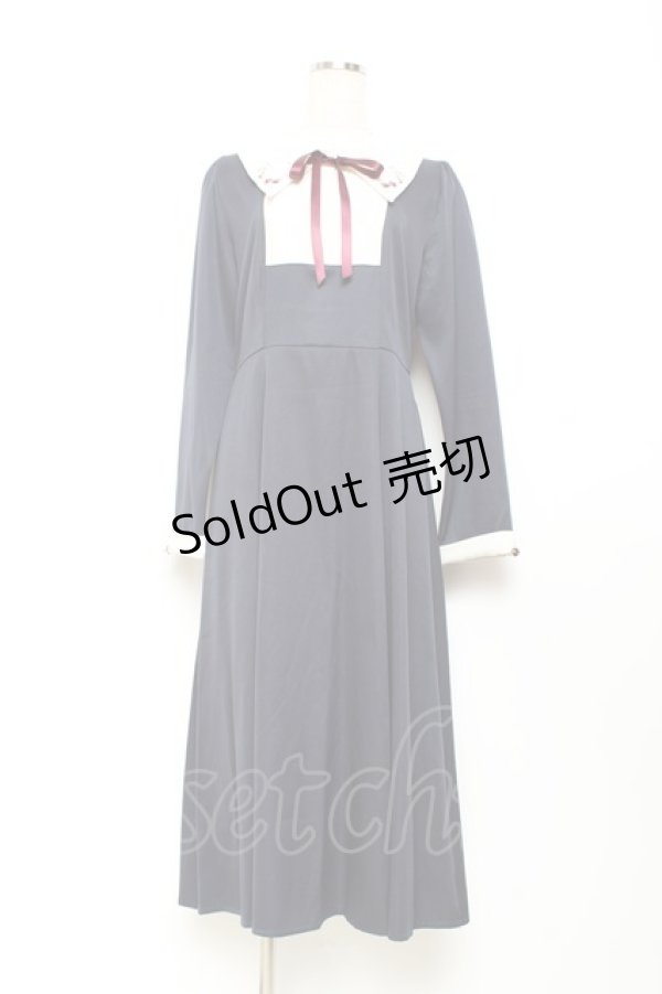 画像1: axes femme / ストロベリー刺繍ワンピース F 紺 Y-25-11-05-124-AX-OP-SZ-ZY (1)