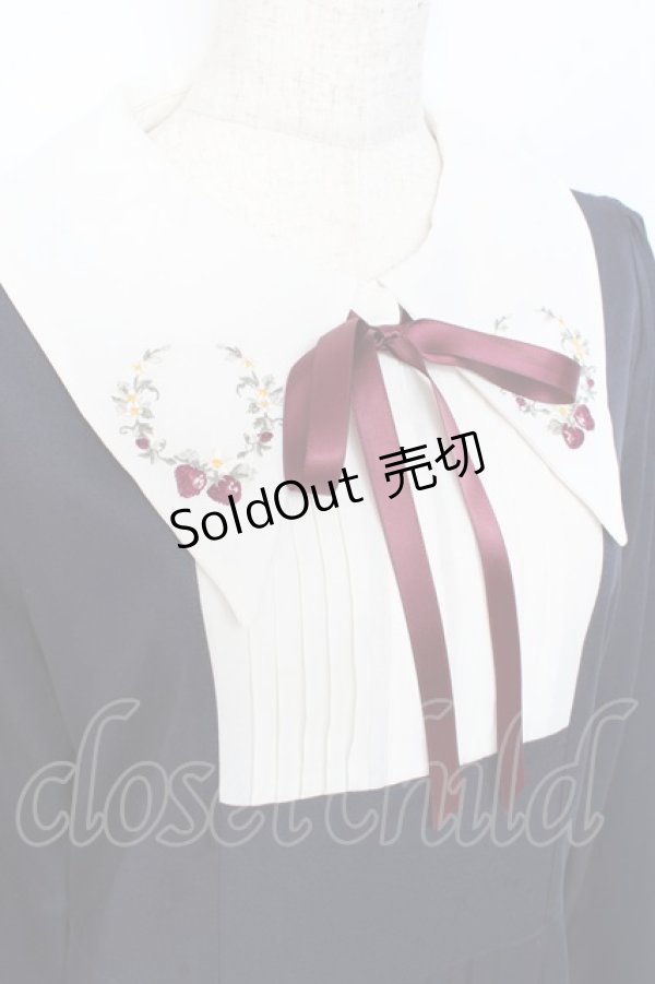 画像4: axes femme / ストロベリー刺繍ワンピース F 紺 Y-25-11-05-124-AX-OP-SZ-ZY (4)
