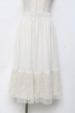 画像1: axes femme / フラワーレースミディペチスカート F 生成り Y-25-11-05-163-AX-SK-SZ-ZY (1)