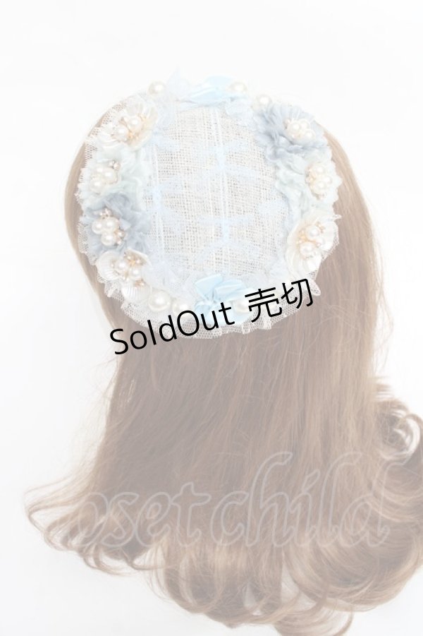 画像2: 【SALE】devil inspired / エレガントローズタラウンドカクテルハット  サックス Y-25-11-09-044-LO-AC-SZ-ZT486 (2)