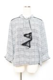 画像1: axes femme / カメオ付ラッフルフリルブラウス M グレー Y-25-11-09-065-AX-BL-SZ-ZI (1)