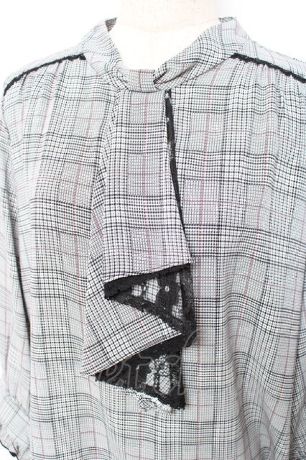 画像3: axes femme / カメオ付ラッフルフリルブラウス M グレー Y-25-11-09-065-AX-BL-SZ-ZI (3)