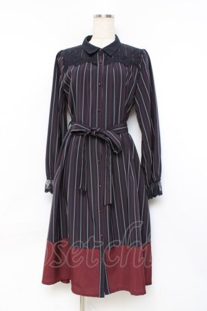 画像: axes femme / ブローチ付バイカラーワンピース  紺 Y-25-11-09-103-AX-OP-SZ-ZY