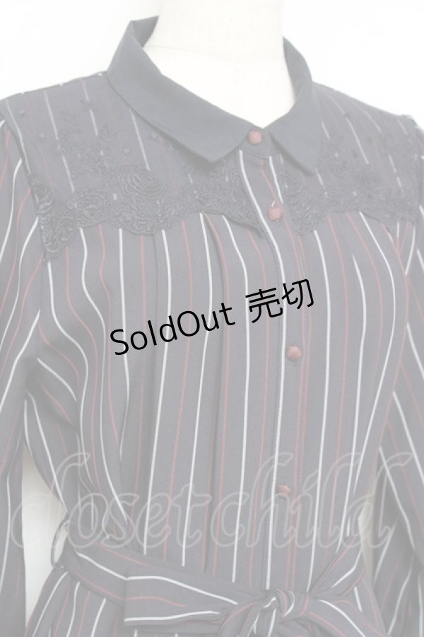 画像3: axes femme / ブローチ付バイカラーワンピース  紺 Y-25-11-09-103-AX-OP-SZ-ZY (3)