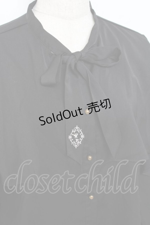 画像3: axes femme / ケープ風ボウタイブラウス  黒 Y-25-11-15-055-AX-BL-SZ-ZY (3)