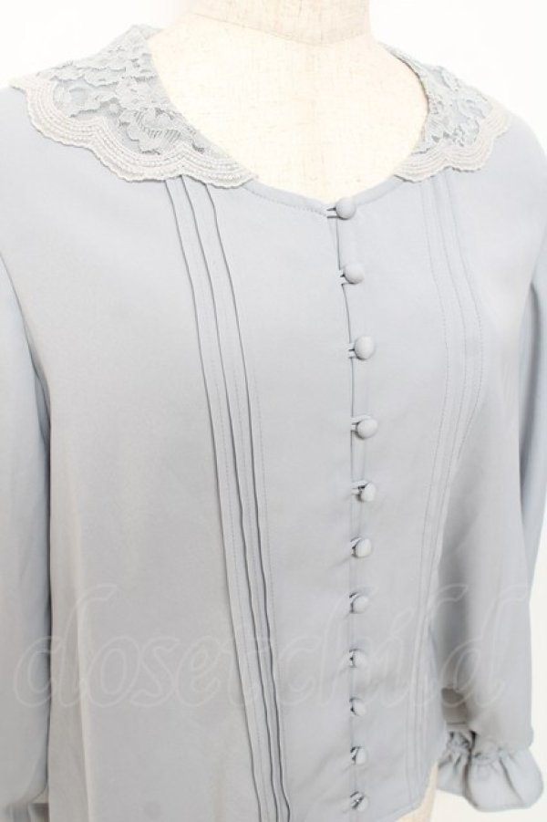 画像4: an another angelus / レース襟ピンタックブラウス  サックス Y-25-11-15-060-CA-BL-SZ-ZY (4)