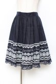 画像1: axes femme / レースプリントスカート  紺 Y-25-11-15-127-AX-SK-SZ-ZY (1)