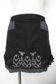画像1: HONEY / 後ろバッスルバタフライ刺繍スカート  黒 Y-25-11-22-261-HN-SK-SZ-ZY (1)