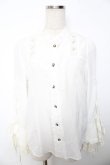 画像1: axes femme Kawaii / リボンブローチ付姫袖ブラウス M 白 Y-25-11-30-053-AX-BL-SZ-ZY (1)