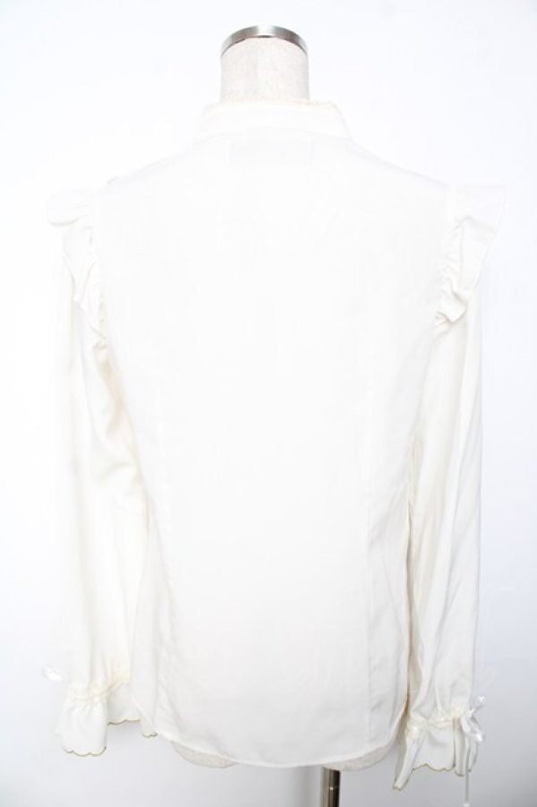 画像2: axes femme Kawaii / リボンブローチ付肩フリルブラウス M 生成り Y-25-11-30-056-AX-BL-SZ-ZS (2)