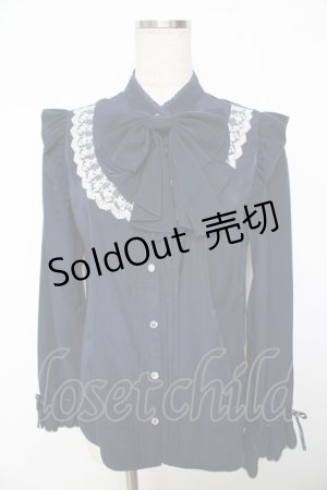 画像: axes femme kawaii / リボンブローチ付肩フリルブラウス M 紺 Y-25-11-30-057-AX-BL-SZ-ZY