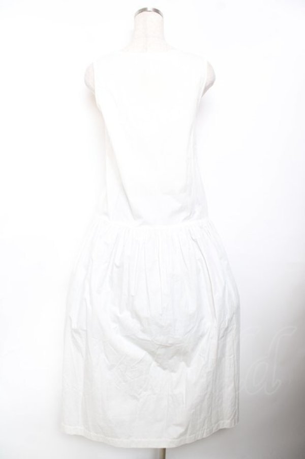 画像2: KANEKO ISAO / フロントボタンジャンパースカート F 白 Y-25-11-30-161-EL-OP-SZ-ZY (2)