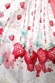 画像4: Angelic Pretty / Little Bunny Strawberryジャンパースカート  ホワイト Y-25-12-01-085-AP-OP-SZ-ZY (4)