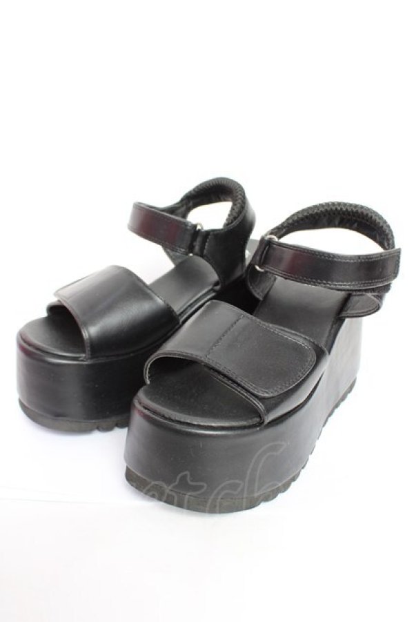 画像1: YOSUKE / 厚底ベルティッドサンダル S 黒 Y-25-12-01-021-PU-SH-SZ-ZY (1)