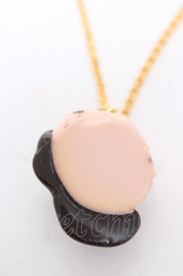 画像2: Q-pot. / 【原宿店限定】Sauced Strawberry Chocolate Ice Cream ネックレス  ストロベリー Y-25-12-04-007-QP-AC-SZ-ZY (2)