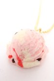 画像1: Q-pot. / Strawberry chocolate chip Ice cream ネックレス  ストロベリー Y-25-12-04-011-QP-AC-SZ-ZY (1)
