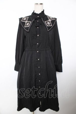 画像: axes femme / 刺繍襟ワンピース F 黒 Y-25-12-04-126-AX-OP-SZ-ZY