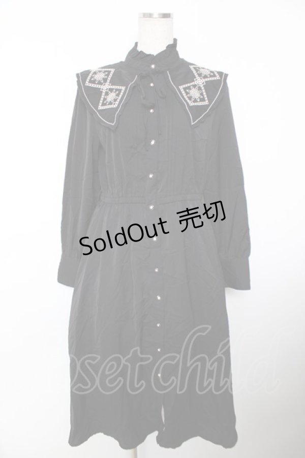 画像1: axes femme / 刺繍襟ワンピース F 黒 Y-25-12-04-126-AX-OP-SZ-ZI (1)