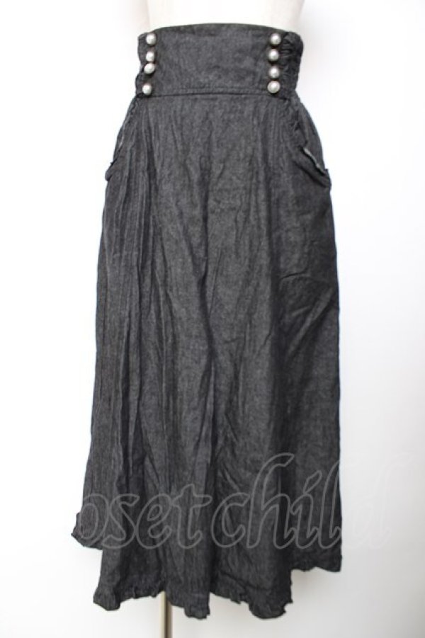 画像1: axes femme / パール釦デザインデニムスカート F 黒 Y-25-12-04-146-AX-SK-SZ-ZY (1)