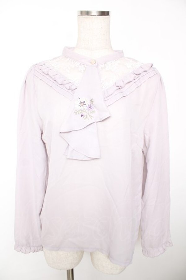 画像1: axes femme / コスモス刺繍ブラウスプルオーバー F ラベンダー Y-25-12-05-067-AX-BL-SZ-ZS (1)