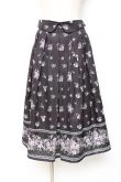 画像1: axes femme / すみれ柄サス付スカート M 黒 Y-25-12-05-152-AX-SK-SZ-ZI (1)