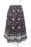 画像2: axes femme / すみれ柄サス付スカート M 黒 Y-25-12-05-152-AX-SK-SZ-ZI (2)