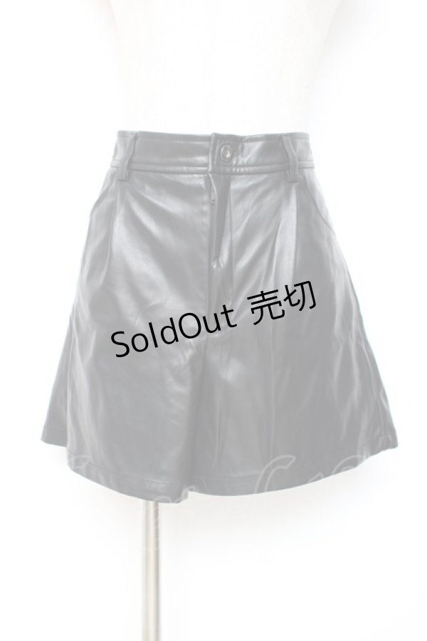 画像1: Fickle Bebe / フェイクレザーショートパンツ  黒 Y-25-12-05-166-0-PA-SZ-ZY (1)