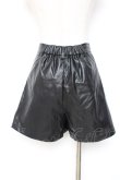 画像2: Fickle Bebe / フェイクレザーショートパンツ  黒 Y-25-12-05-166-0-PA-SZ-ZY (2)