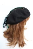 画像4: ATELIER PIERROT / ハリー・ポッター リボンブローチ付きレースアップベレー帽  スリザリン（グリーン） Y-25-12-05-033-EL-AC-KB-ZY (4)