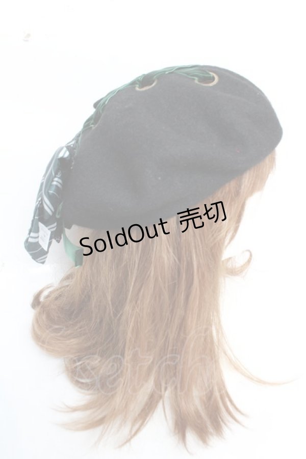 画像4: ATELIER PIERROT / ハリー・ポッター リボンブローチ付きレースアップベレー帽  スリザリン（グリーン） Y-25-12-05-033-EL-AC-KB-ZY (4)