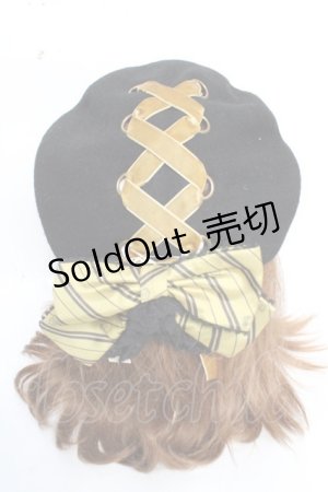 画像: ATELIER PIERROT / ハリー・ポッター リボンブローチ付きレースアップベレー帽  ハッフルパフ（イエロー） Y-25-12-05-035-EL-AC-KB-ZY