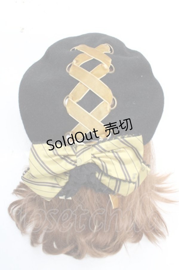 画像1: ATELIER PIERROT / ハリー・ポッター リボンブローチ付きレースアップベレー帽  ハッフルパフ（イエロー） Y-25-12-05-035-EL-AC-KB-ZY (1)