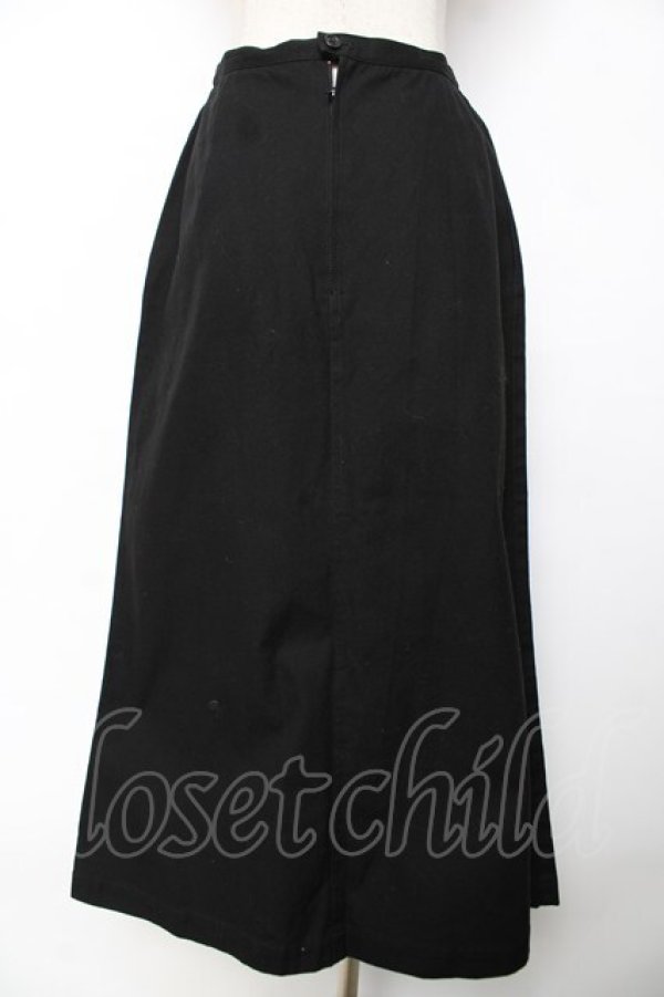 画像2: KANEKO ISAO / 裾薔薇刺繍デニムスカート  黒 Y-25-12-08-054-EL-SK-SZ-ZY (2)