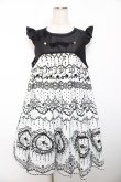 画像1: ALICE and the PIRATES / 夢喰いバクの空中散歩ジャンパースカート  オフ白×黒 Y-25-12-08-129-PA-OP-SZ-ZY (1)