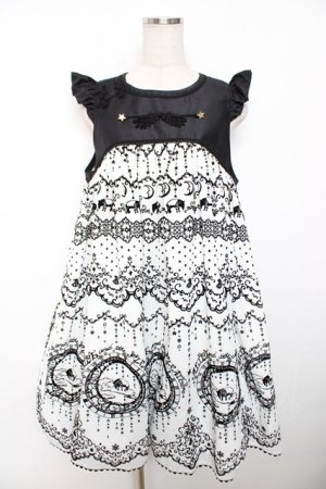 画像: ALICE and the PIRATES / 夢喰いバクの空中散歩ジャンパースカート  オフ白×黒 Y-25-12-08-129-PA-OP-SZ-ZY
